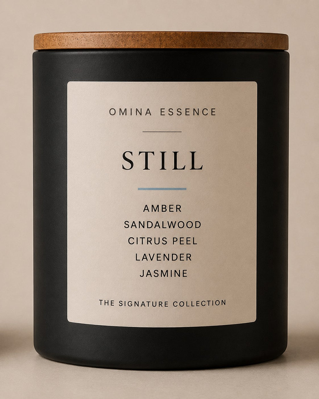 Omina Essence STILL black candle with wooden lid. Scent notes: amber, sandalwood, citrus peel, lavender, jasmine.