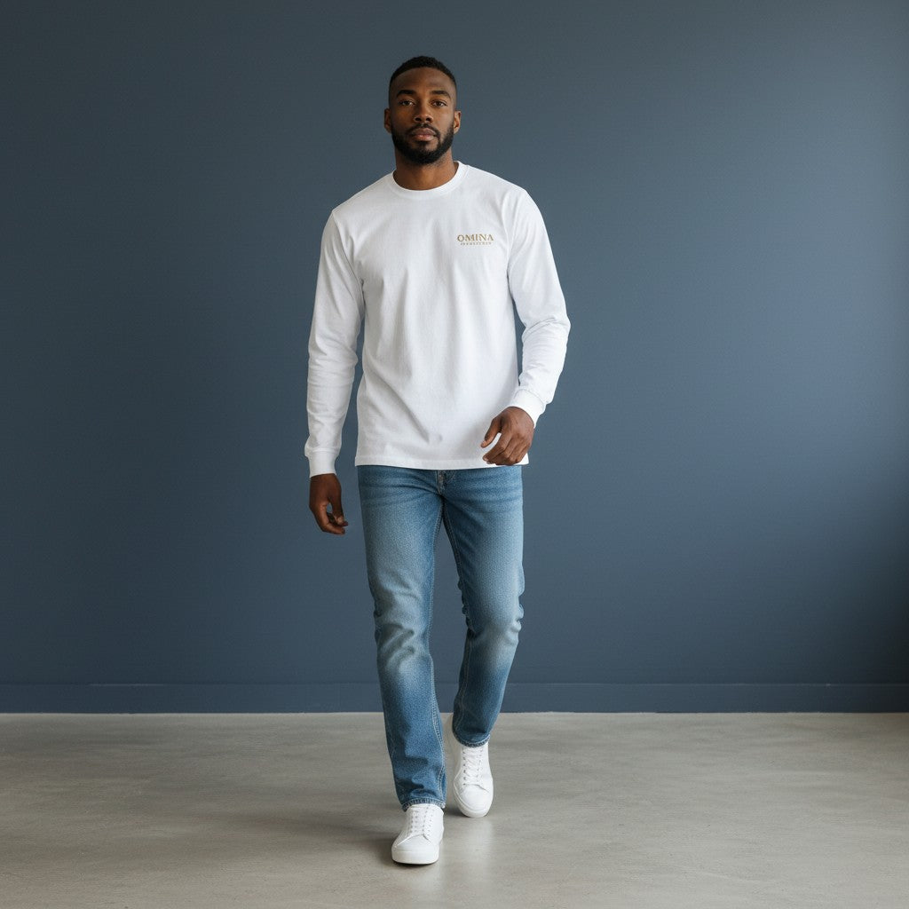 Omina Essentials white long-sleeve t-shirt made from a cotton blend with a relaxed fit and crewneck.